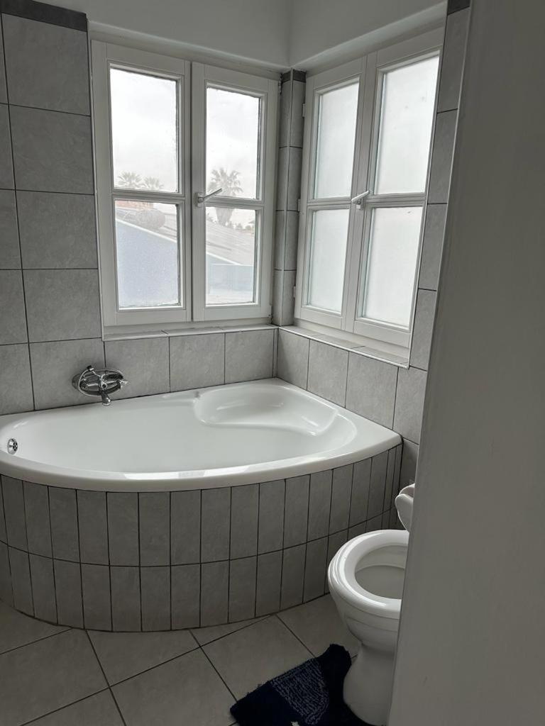 Coastwave Guest House ウォルビスベイ エクステリア 写真