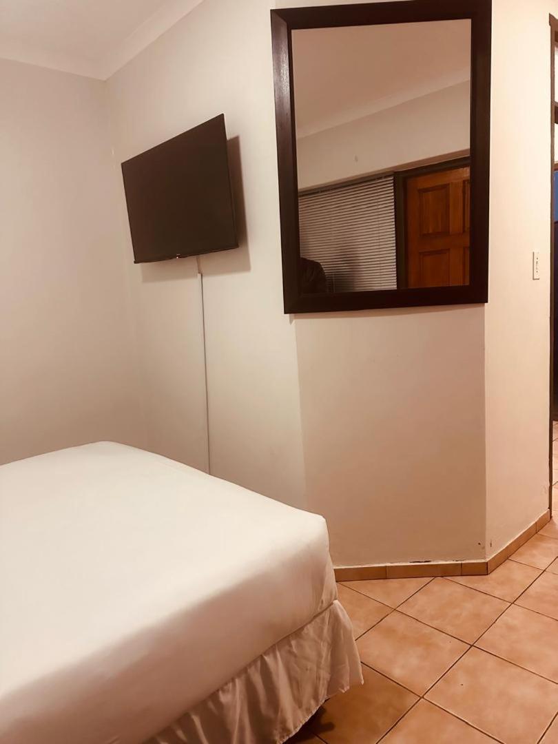 Coastwave Guest House ウォルビスベイ エクステリア 写真