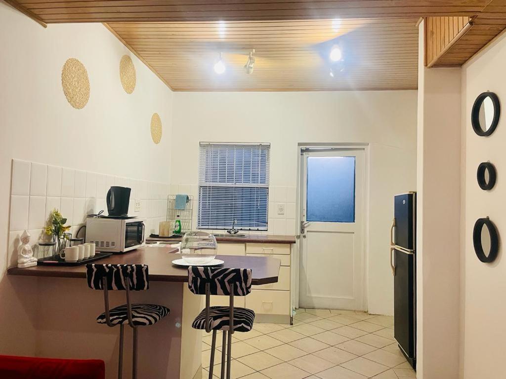 Coastwave Guest House ウォルビスベイ エクステリア 写真