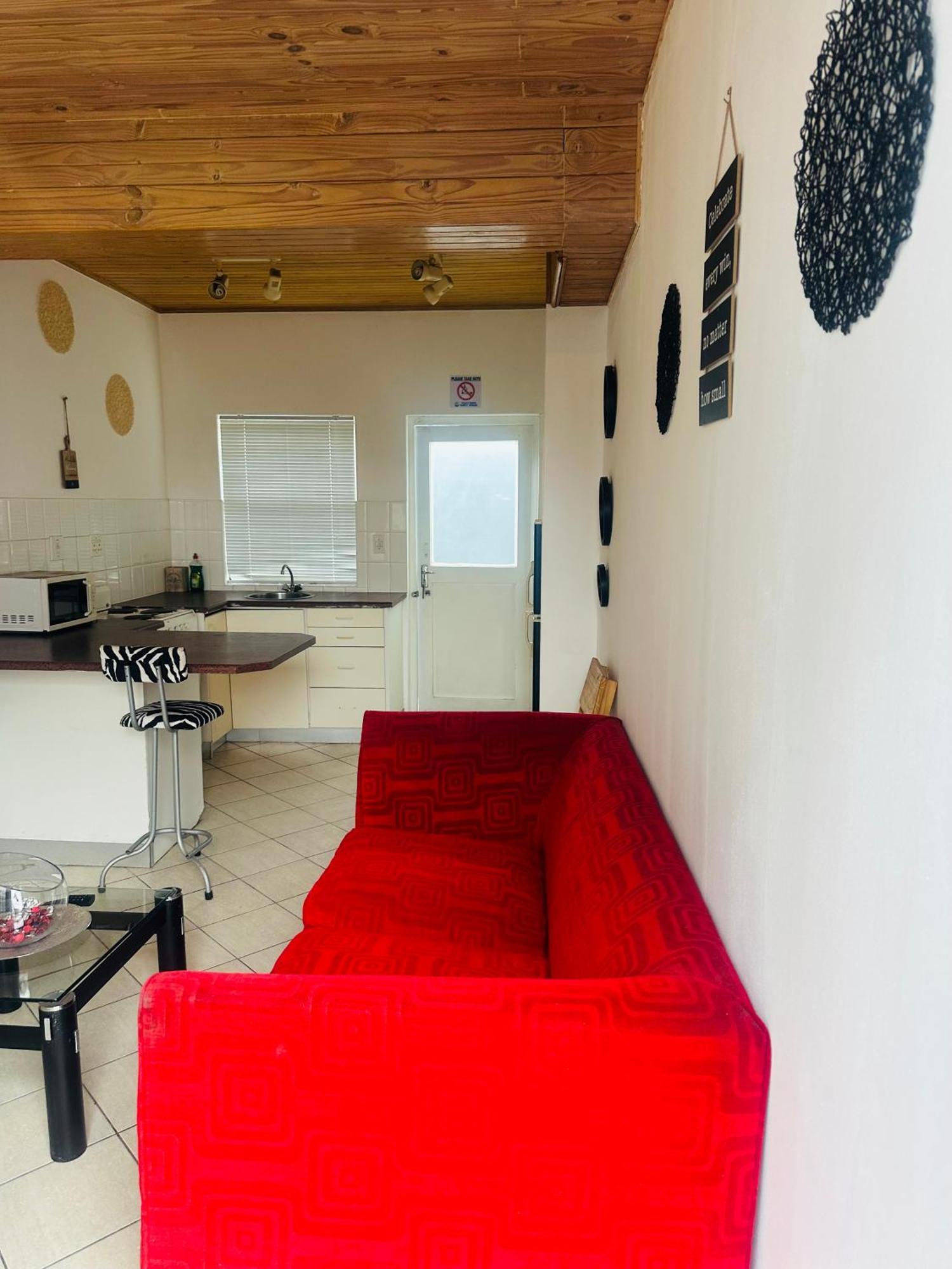 Coastwave Guest House ウォルビスベイ エクステリア 写真